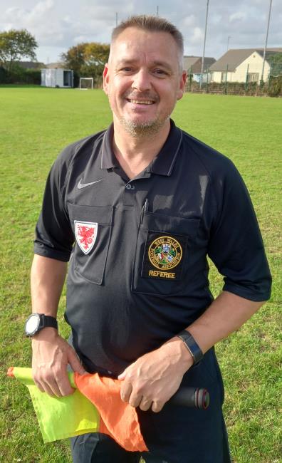 Referee Neill Crawford had a good game. Referee Neill Crawford had a good game.